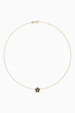 قلادة كيرا بحلية على شكل زهرة