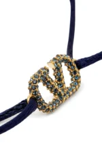 ⁦فالنتينو غارافاني سوار بحلية شعار الماركة، كريستال سواروفسك⁩ - الصورة ⁦3⁩